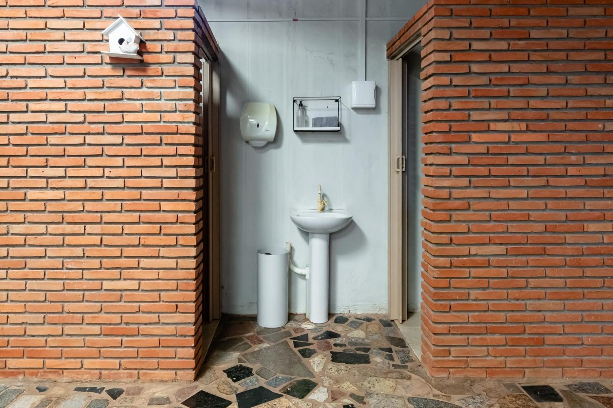 Готель Pousada Roosevelt Quarto 03 - Pousada Central Prox Rodoviaria E Dist Industrial Уберландія Екстер'єр фото